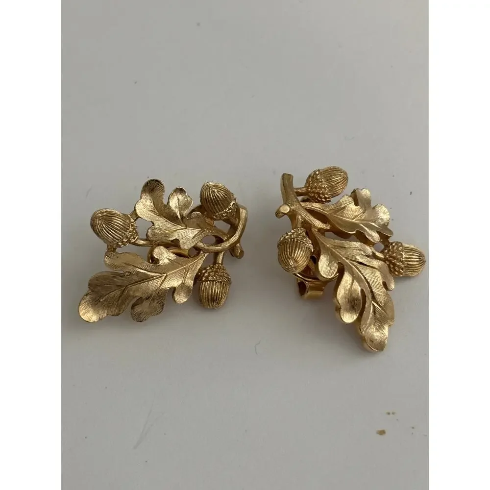 Vintage Ceown Trifari Brushed Gold Tone Oak Leaf & Acorn
